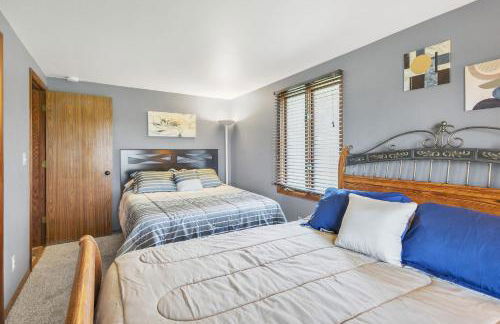 Serene Riverside Retreat home - Foto 11