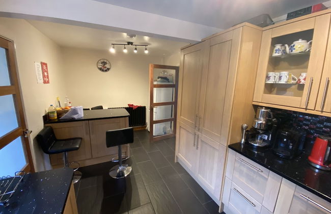 Stunning Beautiful 4-bed House in South Wales - Foto 20