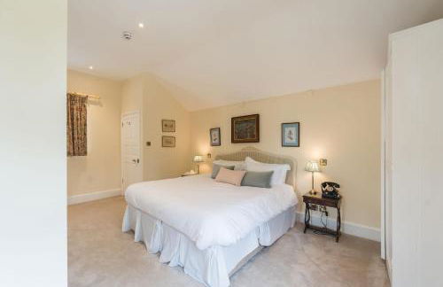 Ebrington Manor by Birch Stays - Photo 36