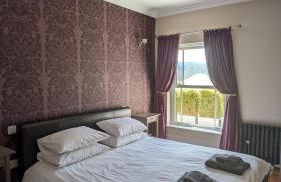 Cheltenham large house with gym, bar & hot tub - Photo 7