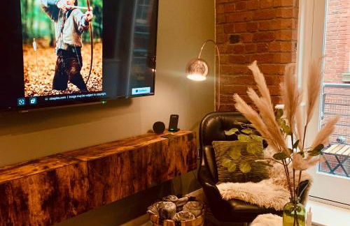 The Fifth Quarters, Grade II Listed Apartment, The Lace Market, NG1, City Centre, Nottingham, Sleeps 4 - Photo 33