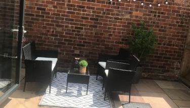 No 6 Elizabeth Street - Photo 2