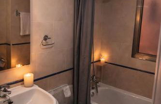 Evita Luxury Apartments - Near Playa Los Locos Beach with Pool - Foto 14