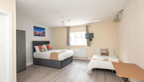 Saffron Studios - Photo 2