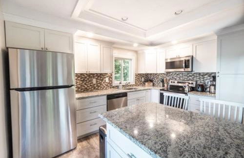 Berkshire Vacation Rentals: Leicester Lake Front Home Come Relax - Foto 8