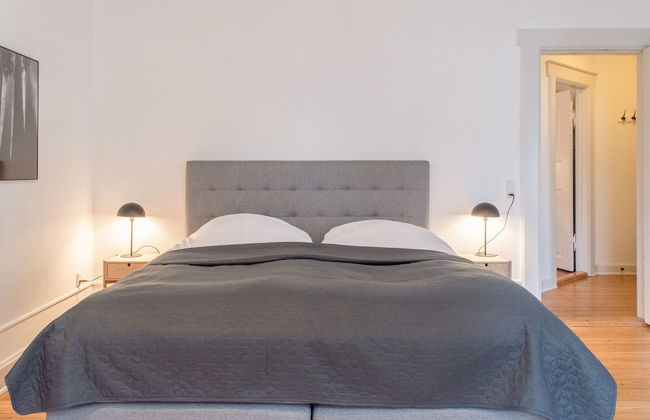 Sanders Boulevard - Smart 3-bdr Apt By the Canal - Photo 8