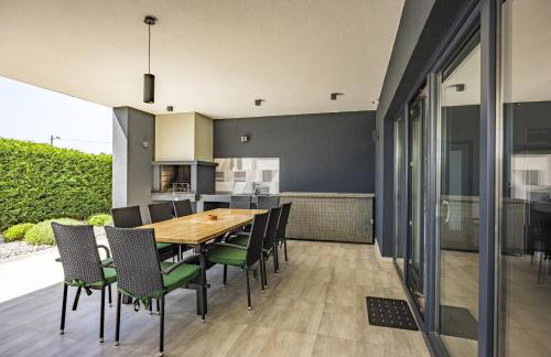 Villa Ula in Pula with heated pool, sauna & private tennis court - Photo 49