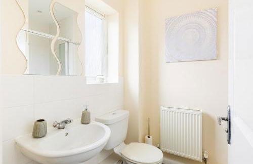 5 bed house with free parking in quiet location - Photo 13