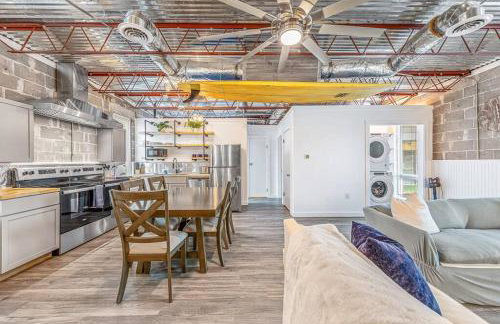 Livin Right Surf Loft: pickleball, basketball, close to the fun - Foto 4