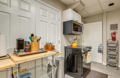 Spacious Yard and BBQ Chic Escape in Lawrenceville! - Foto 11