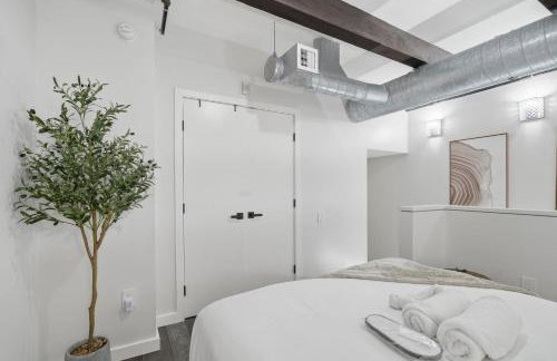 Modern Luxury Loft facing Santana Row w/Balcony - Photo 25