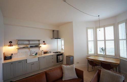 Beach house no2 with amazing sea views and private garden onto beach. - Foto 3