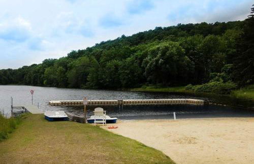 Charming Porter House in the heart of the Poconos chalet - Foto 33