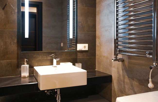 Hosthub 2 Bedroom near Dry Bridge SmartTV - Photo 18