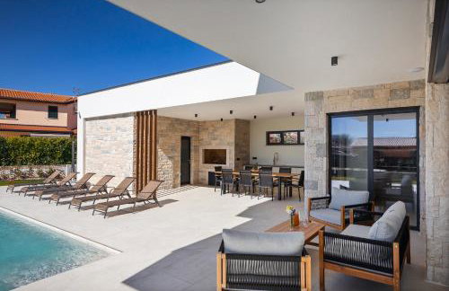 Villa Levita with Pool - Photo 48