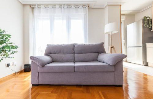 Charming Coastal Apartment Steps from the Beach - Foto 2