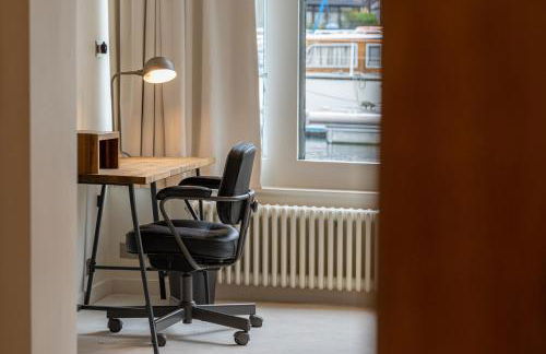 Charming houseboat featuring a sauna - Photo 6