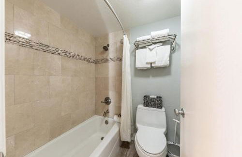 Partial Lake View Stunning Deluxe King Studio #125 at Donner Lake Village - Foto 5