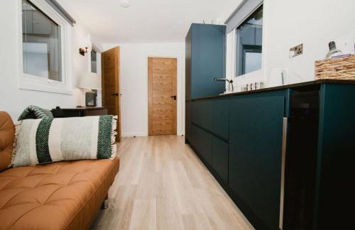 Luxury Glamping Cabin sleeping 4 People with Private Hot Tub and BBQ with views across the North Coast Ballycastle Pod 2 - Foto 28
