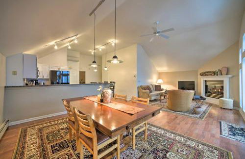 Lakefront Bolton Retreat with Balcony and Views! - Foto 7