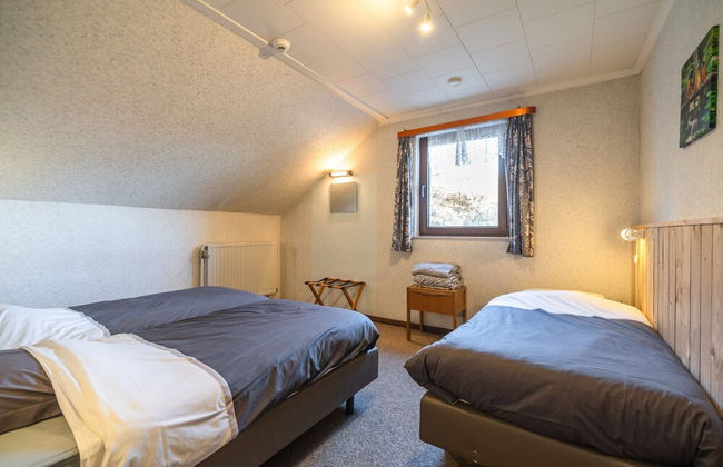 Mansion With Pool & Bar - Photo 26