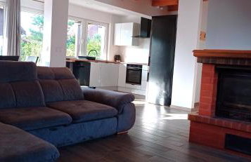 Dom z pięknymi widokami na jezioro ryńskie ilasy. - Foto 17