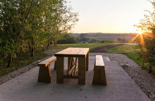 Swallow Light-filled pod with far-reaching scenic views - Photo 39