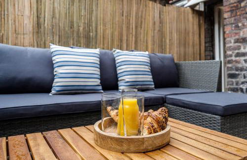 Onslow House - Air Host & Stay - 5 bed, Sleeps 14 - Foto 48