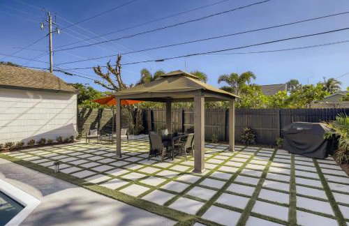 Ridgeway Villa - Revel in Sunlit Living with Backyard Gazebo & Pool - Foto 13