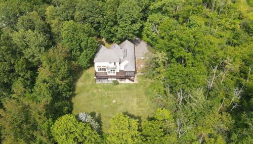 Secluded 4 bedroom with hot tub minutes from campus - Foto 3