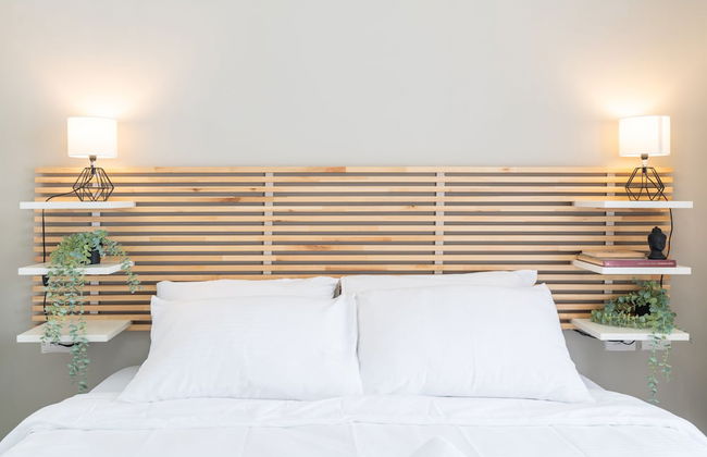 Stylish Seaside Escape with Balcony by Sea N' Rent - Foto 13