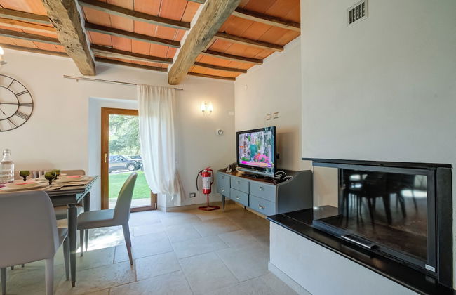 Relaxing Margherita Home Private Garden - Photo 39