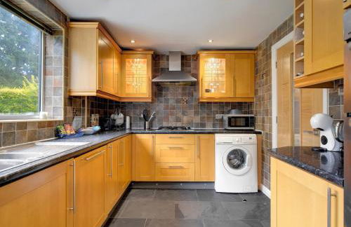 Spacious Heald Green Home with Free Parking - Pass the Keys - Photo 6