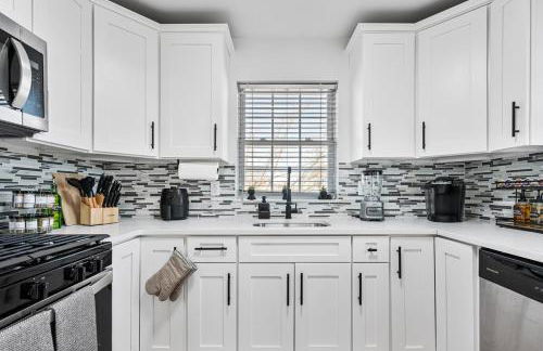 NYC 20min, Sleeps 10, Free Parking, Patio - Foto 50