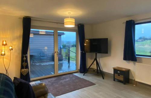 POPPY LUXURY LODGE Sleeps 8 at Fairview Farm, Ravenshead, Nottingham Near Sherwood Forest, Dog Friendly, Farm Stay great for wedding groups, families, Hen Do's, friends gatherings with amazing views - Foto 50