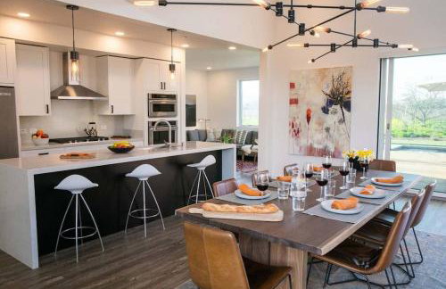 Year-Round Heated Pool - Hot Tub - Fire Pit - Lawn - Foto 30