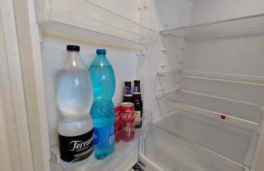 LA TERRAZZA - Very Quiet - Free park - 3 min from Varese center and lake - AIR Conditioning - Cycling friendly - Foto 16