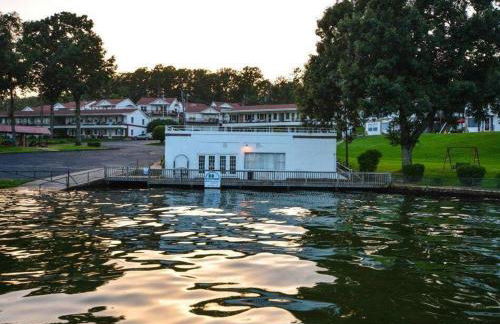 LAKEFRONT 7 MIN to OAKLAWN & 10 MIN to DOWNTOWN STR License #A22-0004 - Foto 52