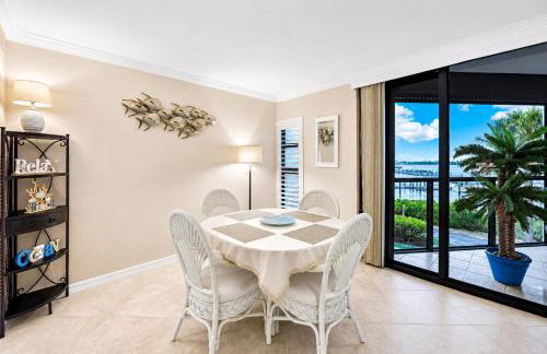 Waterfront Island Oasis! Heated Pool with Stunning View & 2 Full Bath - Foto 22