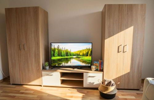 Modernes 5-Personen Apartment mit kostenlosen Parkplätzen, Boxspringbetten, WLAN, 3x TV, vollausgestatteter Küche - Foto 2