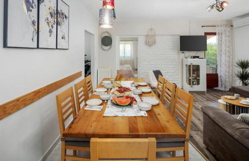 Lovely Home In Tinjan - Photo 31