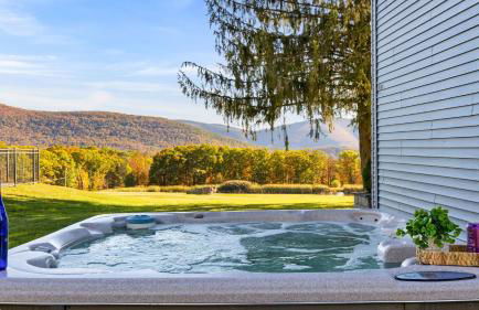 Scenic Catskills Retreat • Pool Hot Tub Game Room Lake Views Mountainview Estate by AvantStay - Foto 65