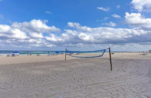 2B Beachfront condo! Pool! Games! 15 mins to PBI! - Foto 64