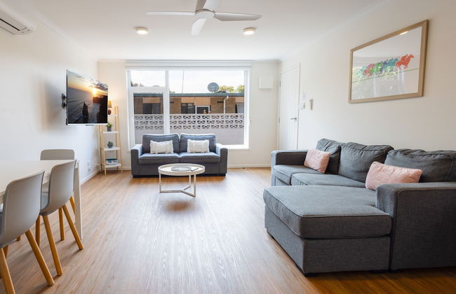 Botanic Racecourse Apartments - Photo 18