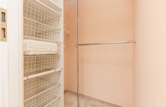 Spacious Apartment Pruszkow by Renters - Photo 22