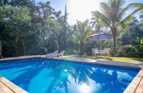 Refúgio e diversão para FAMÍLIAS a 60 min de SP - Piscina, Churrasqueira, wifi 300Mbps - PETFRIENDLY - Foto 2