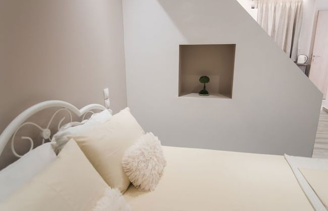 Contemporary Studios Historic Center - Photo 4