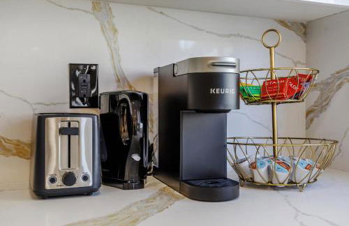 New 5 bed w/hot tub close to Universal sleeps 12 - Foto 24