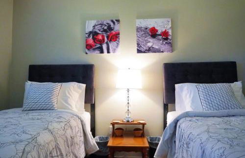 Spacious Pet Friendly Home - Photo 17