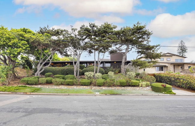 La Jolla Mid-century by Avantstay Private Pool, Outdoor Living + Ocean Views - Photo 61